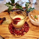 aoi restaurant - ◯アミューズ3種=左より
                                1.あおさ海苔チップスの雲丹のせ
                                2.フォアグラプリン、カシスソース
                                3.真珠貝のマリネ