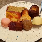 aoi restaurant - ◯小菓子=カスタードフラン、カヌレ、マロングラッセ、メレンゲクッキー、サブレ、 マドレーヌ 、生チョコ、ラズベリーゼリー、カシスとライチのマカロン、アーモンドクッキー、 ドライオレンジ、栗のケーキ 