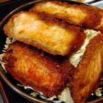 竜門 - 見事な "カツの断面" 。脂身は控えめ。