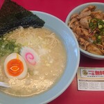 九州ラーメン 元吉田 - 料理写真:半焼肉丼ラーメンセット