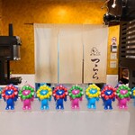 京氷菓 つらら - カウンター席の上に飾ってあった『ミャクミャク』のフィギュア～!!( ^o^)ﾉ