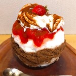 京氷菓 つらら - 氷を絡めて食べると、ふんわりふわっふわ～の軽い食感のミルクエスプーマは生チョコの味がして、氷の中にもミルクエスプーマ生チョコといちごが入っている～!!( ^o^)ﾉ 