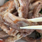 たき火炉端 雨やどり - せせりはこんな感じ