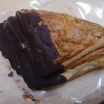 ル・ジョンヌ - チョコレートがかかかったデニッシュパン