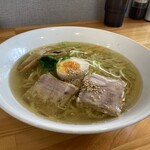 大高屋 - 塩ラーメン もつ炒めセット