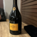 Il Lato - 乾杯スパークリング、Antica Fratta Franciacorta Brut シャルドネ主体だが爽やかな酸味