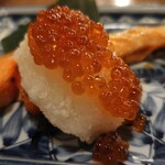 炉端とおでん 呼炉凪来 - 光り輝くいくら