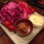 和食　貴山 - ５種の赤い野菜を唐辛子味噌と酒盗マヨネーズで（８８０円）２０１３年５月（らるふの料理）