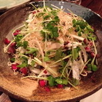 和食　貴山 - 新玉葱と水菜のカリカリじゃこサラダ（８８０円）２０１３年５月（らるふの料理）