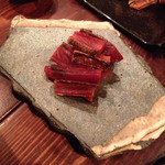 和食　貴山 - 鮭とば炙り（６８０円）２０１３年５月（らるふの料理）