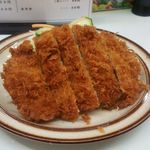 キッチン南海 - 本日の定食　ロース肉の柔らか重ねカツ　680円。肉をミルフィーユのように重ねて揚げてあるようで柔らかく食べやすいです。
