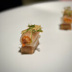 ブリアンス - ドラマ中のカワハギじゃなくて、ヒラメでのサブレ。
肝とカワハギより、唐辛子とヒラメの方が組み合わせの新鮮さがありますね。
ヒラメは寝かせてあるのかな。もう少し食感が残っても好みですが、これは美味〜♪