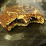 亀十 - 機内夕食を断って、亀十の黒あんどらやきを。