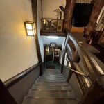 那智園 - 店内は、入口すぐ左手階段を下ります