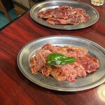 那智園 - ハラミ
      上カルビ