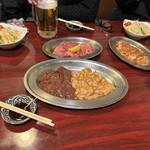 那智園 - サラダ
      サガリ、鶏もも肉、キムチ
      レバー、牛ホルモン