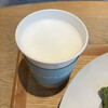 LEAF&BEAN - ホットミルク。300円だけど、ランチメニュー頼むと200円引きで100円でした。