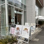 LEAF&BEAN - 外観。テラス席は寒いぞ。