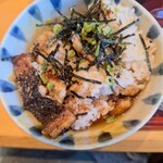 うなぎのしろむら 春日井 - 四杯目ねぎ、海苔、わさびを乗せて特製の出汁を注いでお茶漬け風に