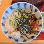 うなぎのしろむら 春日井 - 二杯目薬味ねぎ、海苔を乗せて