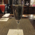 ビストロ ゲルニカ - シャンパンと苺のカクテル