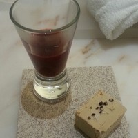 クイントカント - フォアグラのウェハースと雉の出汁のビーツカルド