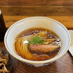 Ramen FeeL - FeeLThe醤油らぁ麺¥1700、メンマ¥400、オールフリー¥650
