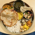 さらしあキッチン - ゴアンオイスターとサグチキンのあいがけカリー