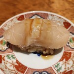 日吉町 あべこべ - お通し（ほたてにぎり）