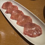 炭火焼肉ホルモン まるは - 