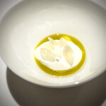 ブリアンス - カンテサンスのスペシャリテ！
主役は、塩とオリーブオイルなんです(^^)
肝心のお塩はゲランド。オリーブオイルは伺いませんでしたが、ヨーグルトのような爽やかな山羊乳のバヴァロワとの相性も完璧！