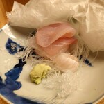 緒方 - 雪笹(明石の白甘鯛、平目)、醤油、おろしポン酢