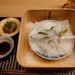 緒方 - 雪笹(明石の白甘鯛、平目)、醤油、おろしポン酢