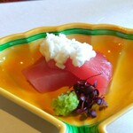 菊華荘 - 鮪切重ね　小雪とろろ