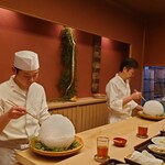 緒方 - 緒方俊郎氏とお弟子さん