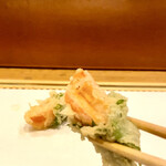天婦羅 みやしろ - ズワイ蟹の紫蘇揚げ