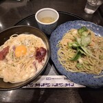 洋麺屋五右衛門 - 料理写真:ハーフ&ハーフ(カマンベールチーズのカルボナーラ+海老とアボカドとモッツァレラのジュノベーゼ)(税込1,580円)