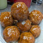 大東飯店 熱田店 - 唐揚丼の上に肉団子をのせて大仏の頭です♪