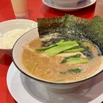 家系ラーメン 王道家直系 修 - ラーメン + 半ライス