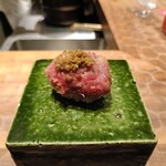 初音鮨 - 鮪叩き：赤身・中トロ・いぶりがっこ