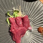 むなかた屋 - 馬刺し（いくつか食べた後）