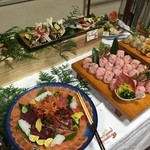 Tsukigatani Onsen Tsukinoyado - 彩り豊かな料理の数々