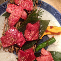 焼肉 元気 - カルビ全種盛 2700円
                極上カルビ、特上カルビ、上カルビ、普通カルビ、中落ちカルビ、低脂肪カルビ