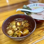 とら食堂 - 香味油に唐辛子と酢、ゆずが入ったさっぱりつけ汁✨