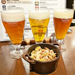 肉とチーズバルGRILL屋 - ジャズベリー850円、常陸野ネストだいだいエール850円、幕末ビール幸民麦酒880円。お通し450円。写真は3人分
