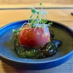 大正cafe - 前菜「丸ごとトマトのオレンジサラダ」　トマトは酸味が強めで、ジュレにはマーマレードと土佐酢を使った、なんとも複雑で斬新な味です。