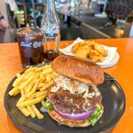 髙橋バーガー - 2026.2マンスリー ノースカロライナクラシックプルドポークバーガーとナゲットプレーン