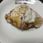 パン工房クルール - クロワッサン・オ・ザマンド　３５０円