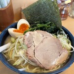 無邪気 - 味玉ラーメン　トッピングはネギとほうれん草