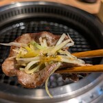 黒毛和牛タンとハラミ 焼肉龍 - 